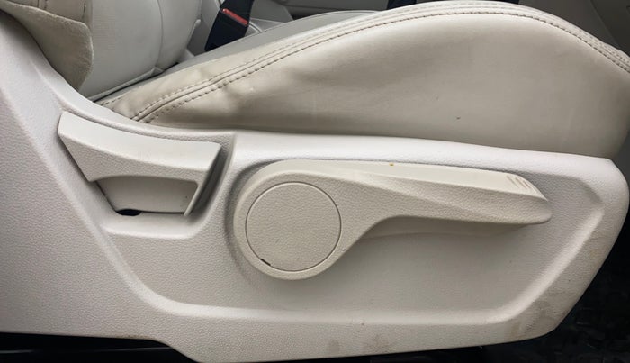 2019 Mahindra XUV300 W8 (O) 1.5 DIESEL, Diesel, Manual, 87,870 km, Driver Side Adjustment Panel