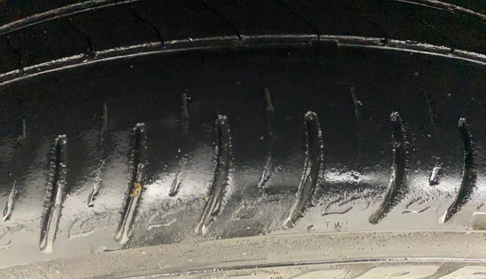 2019 Mahindra XUV300 W8 (O) 1.5 DIESEL, Diesel, Manual, 87,870 km, Right Rear Tyre Tread