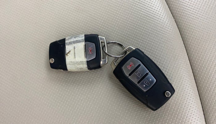 2019 Mahindra XUV300 W8 (O) 1.5 DIESEL, Diesel, Manual, 87,870 km, Key Close Up