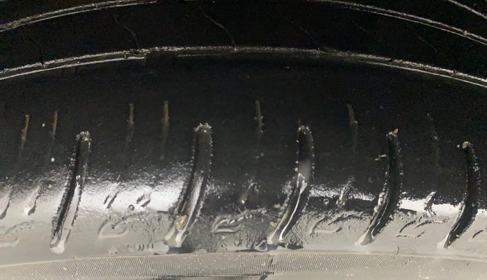 2019 Mahindra XUV300 W8 (O) 1.5 DIESEL, Diesel, Manual, 87,870 km, Left Front Tyre Tread