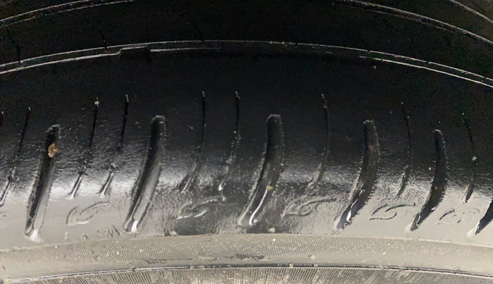 2019 Mahindra XUV300 W8 (O) 1.5 DIESEL, Diesel, Manual, 87,870 km, Left Rear Tyre Tread