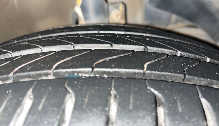 2018 Maruti Dzire ZDI PLUS AMT, Diesel, Automatic, 58,894 km, Right Front Tyre Tread