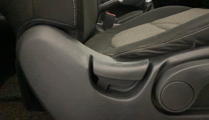 2016 Hyundai Creta SX PLUS 1.6 PETROL, Petrol, Manual, 92,858 km, Driver Side Adjustment Panel