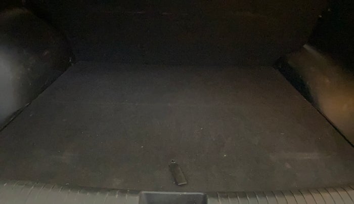 2016 Hyundai Creta SX PLUS 1.6 PETROL, Petrol, Manual, 92,858 km, Boot Inside