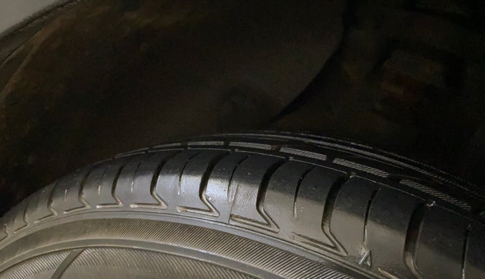 2016 Hyundai Creta SX PLUS 1.6 PETROL, Petrol, Manual, 92,858 km, Right Rear Tyre Tread