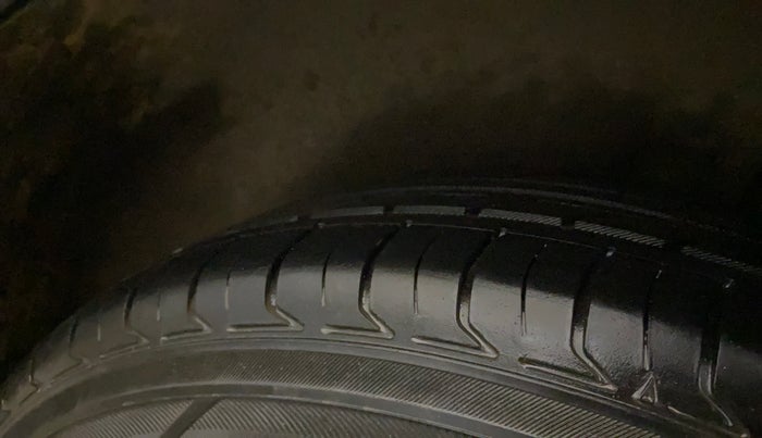 2016 Hyundai Creta SX PLUS 1.6 PETROL, Petrol, Manual, 92,858 km, Left Rear Tyre Tread