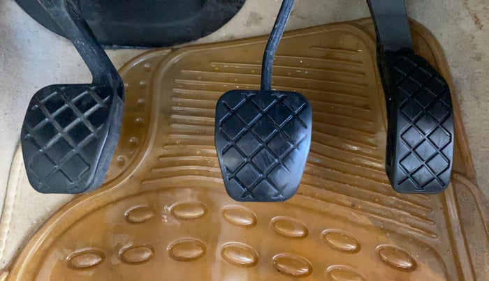 2013 Volkswagen Vento HIGHLINE 1.6 MPI, Petrol, Manual, 1,25,412 km, Pedals