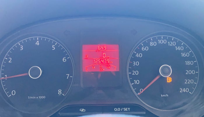 2013 Volkswagen Vento HIGHLINE 1.6 MPI, Petrol, Manual, 1,25,412 km, Odometer Image