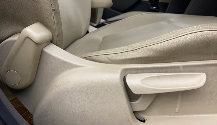 2013 Volkswagen Vento HIGHLINE 1.6 MPI, Petrol, Manual, 1,25,412 km, Driver Side Adjustment Panel