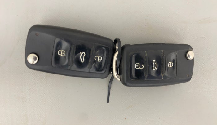 2013 Volkswagen Vento HIGHLINE 1.6 MPI, Petrol, Manual, 1,25,412 km, Key Close Up