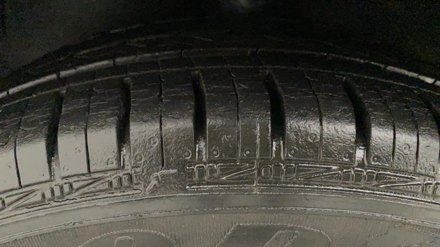 2016 Hyundai Eon MAGNA + AIRBAG, Petrol, Manual, 18,124 km, Left Front Tyre Tread