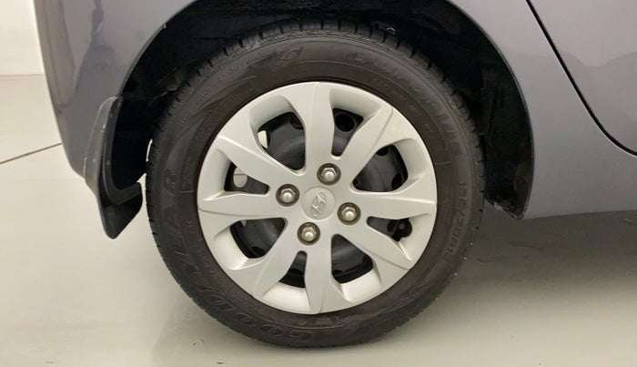 2016 Hyundai Eon MAGNA + AIRBAG, Petrol, Manual, 18,124 km, Right Rear Wheel