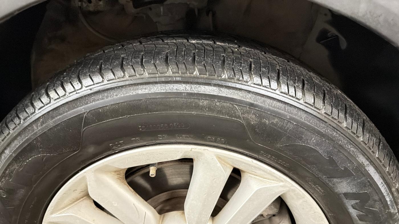 2016 Hyundai Creta SX PLUS 1.6 PETROL, Petrol, Manual, 80,811 km, Right Front Tyre Tread