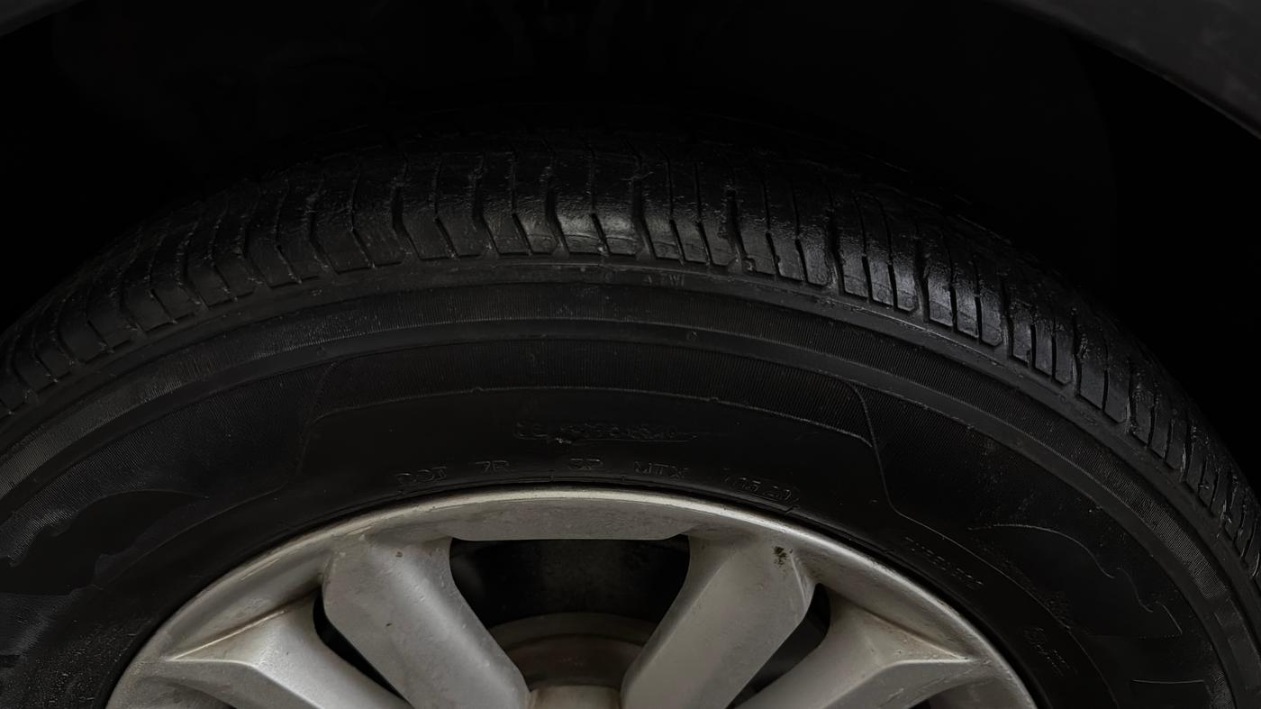 2016 Hyundai Creta SX PLUS 1.6 PETROL, Petrol, Manual, 80,811 km, Left Front Tyre Tread