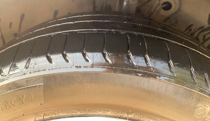 2018 Skoda Octavia 2.0 TDI L&K AT, Diesel, Automatic, 1,47,825 km, Left Front Tyre Tread