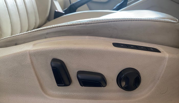 2018 Skoda Octavia 2.0 TDI L&K AT, Diesel, Automatic, 1,47,825 km, Driver Side Adjustment Panel