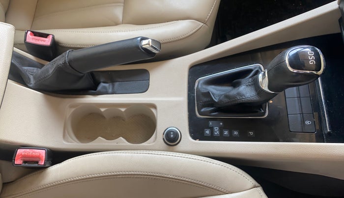 2018 Skoda Octavia 2.0 TDI L&K AT, Diesel, Automatic, 1,47,825 km, Gear Lever