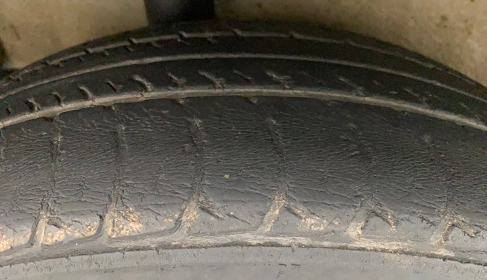 2015 Maruti Celerio VXI AMT, Petrol, Automatic, 33,379 km, Right Rear Tyre Tread