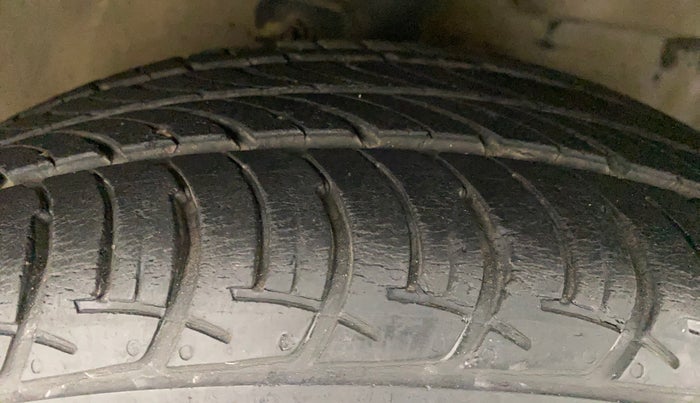 2015 Maruti Celerio VXI AMT, Petrol, Automatic, 33,379 km, Right Front Tyre Tread