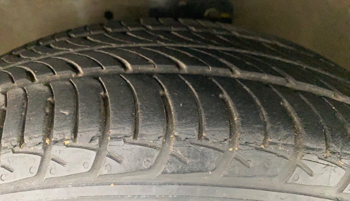 2015 Maruti Celerio VXI AMT, Petrol, Automatic, 33,379 km, Left Front Tyre Tread