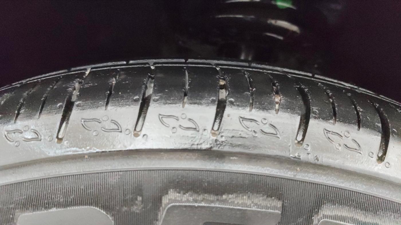 2023 Mahindra XUV700 AX 5 D AT 5 STR, Diesel, Automatic, 47,042 km, Left Front Tyre Tread