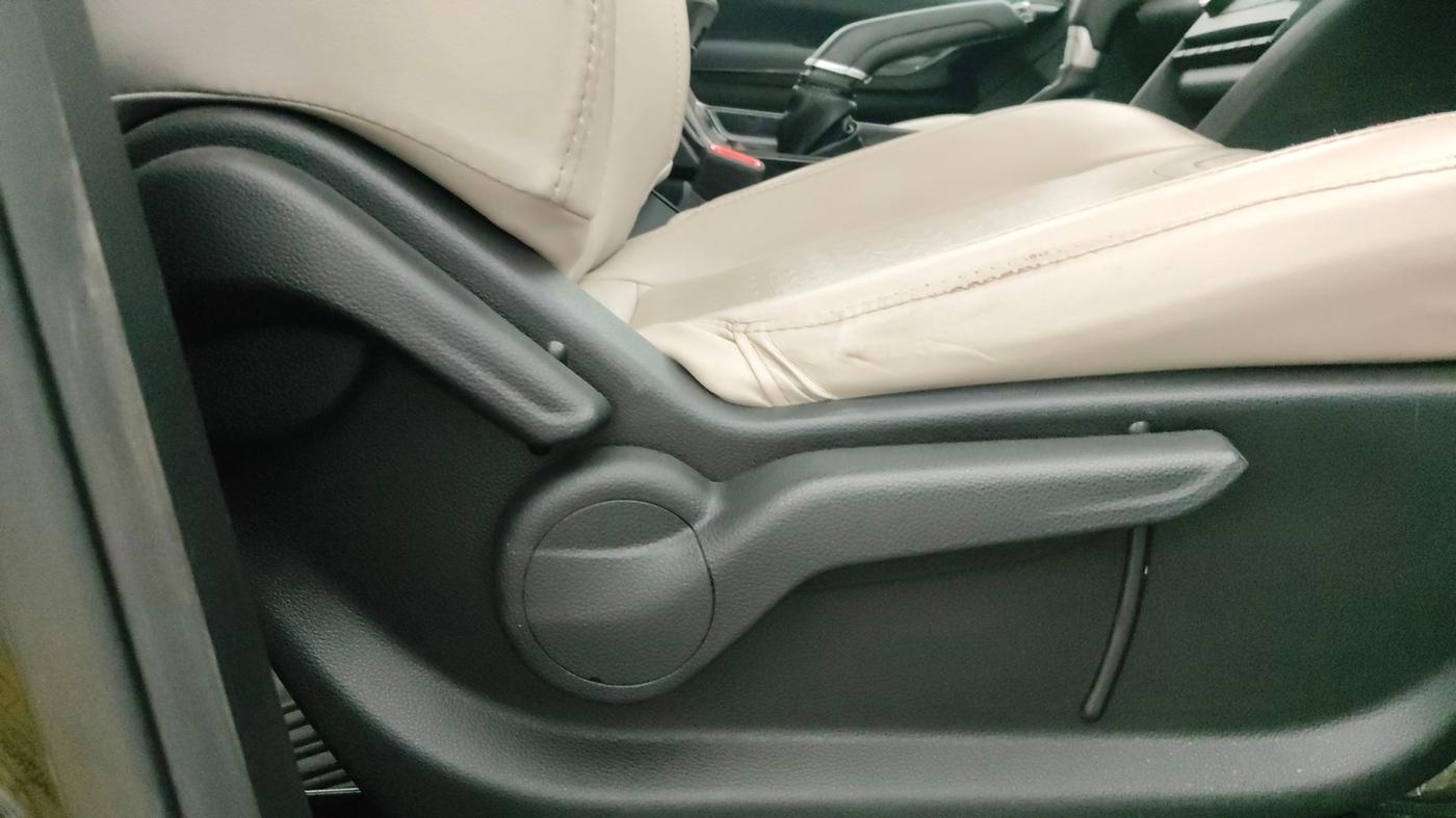 2023 Mahindra XUV700 AX 5 D AT 5 STR, Diesel, Automatic, 47,042 km, Driver Side Adjustment Panel