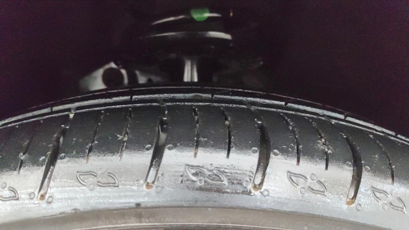 2023 Mahindra XUV700 AX 5 D AT 5 STR, Diesel, Automatic, 47,042 km, Right Front Tyre Tread