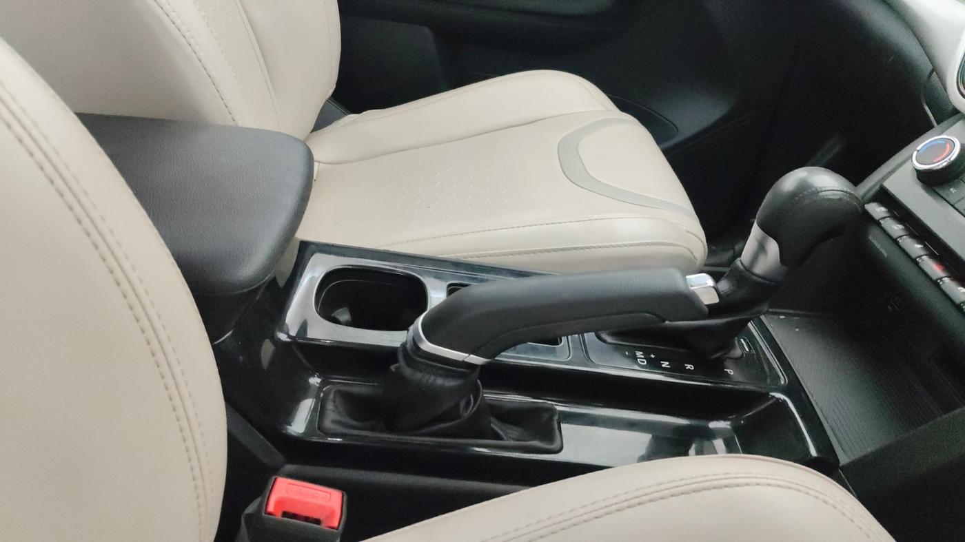 2023 Mahindra XUV700 AX 5 D AT 5 STR, Diesel, Automatic, 47,042 km, Gear Lever