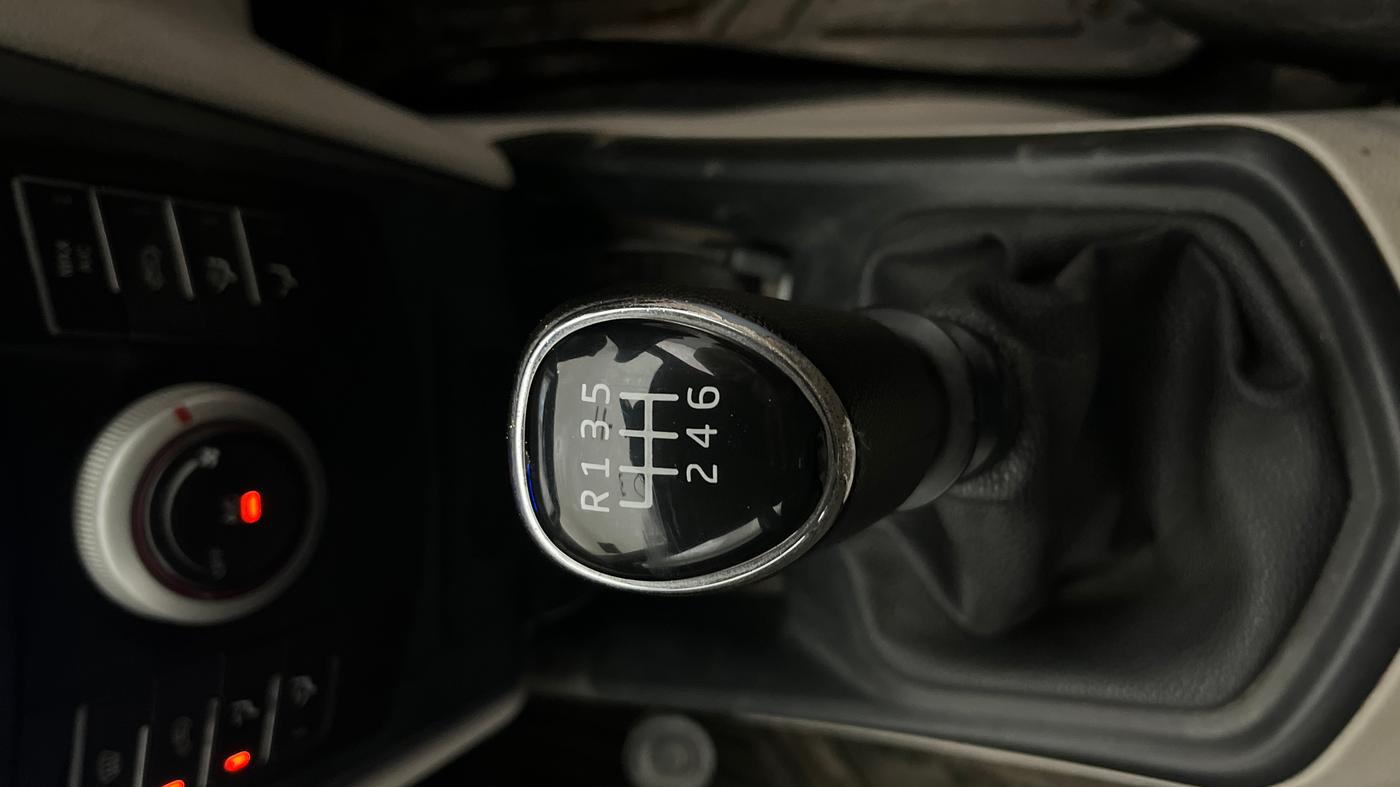 2021 Mahindra XUV300 W4 1.2 PETROL, Petrol, Manual, 63,929 km, Gear Lever