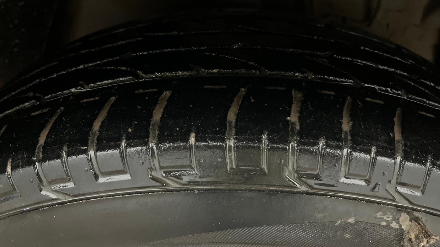2021 Mahindra XUV300 W4 1.2 PETROL, Petrol, Manual, 63,929 km, Right Front Tyre Tread