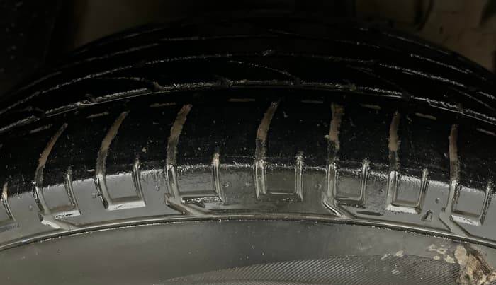 2021 Mahindra XUV300 W4 1.2 PETROL, Petrol, Manual, 63,929 km, Right Front Tyre Tread