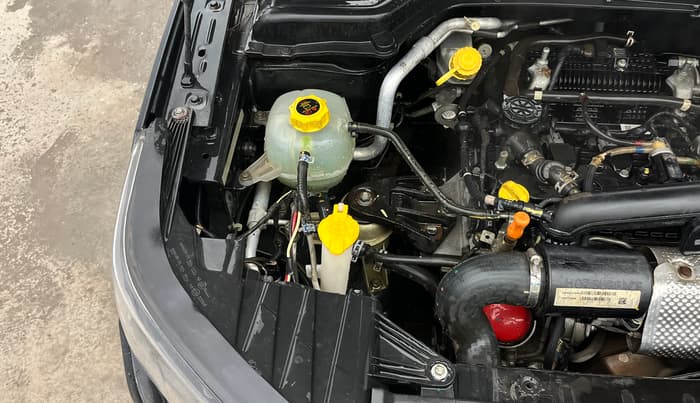 2021 Mahindra XUV300 W4 1.2 PETROL, Petrol, Manual, 63,929 km, Engine View - Right