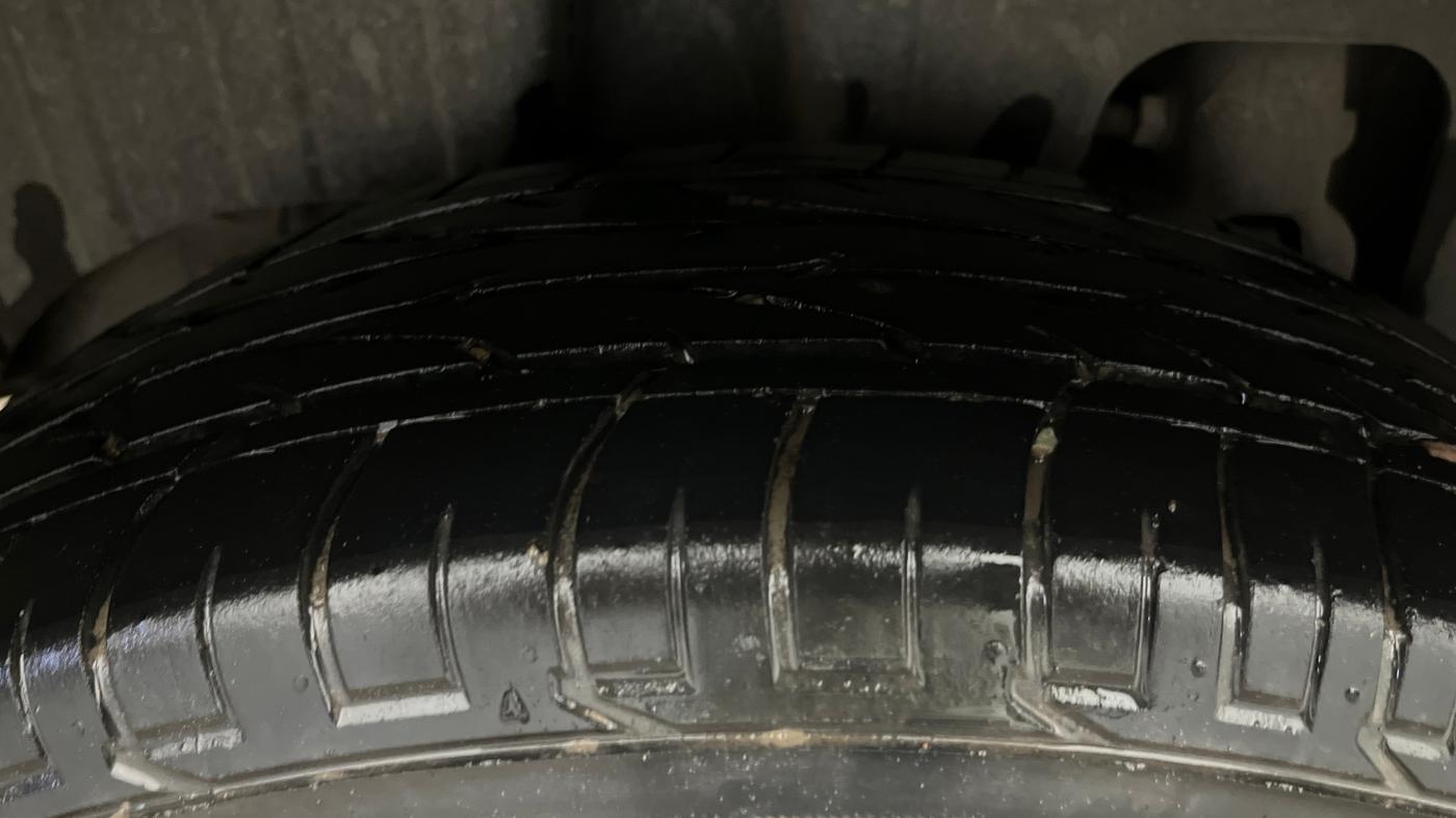 2021 Mahindra XUV300 W4 1.2 PETROL, Petrol, Manual, 63,929 km, Right Rear Tyre Tread