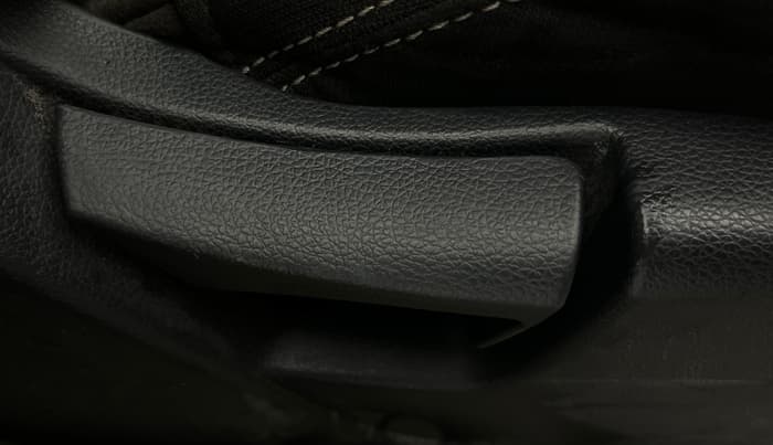 2021 Mahindra XUV300 W4 1.2 PETROL, Petrol, Manual, 63,929 km, Driver Side Adjustment Panel