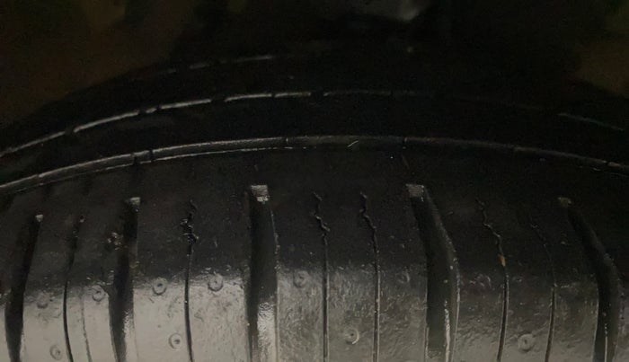 2013 Hyundai i10 ERA 1.1, Petrol, Manual, 45,425 km, Right Front Tyre Tread