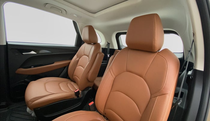 2020 MG HECTOR PLUS SHARP DCT, Petrol, Automatic, 6,012 km, Right Side Rear Door Cabin