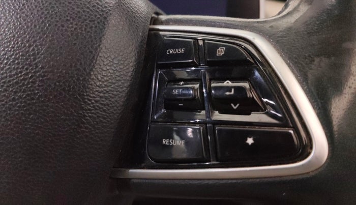 2022 Mahindra XUV700 AX 7 D MT 7 STR, Diesel, Manual, 83,111 km, Adaptive Cruise Control