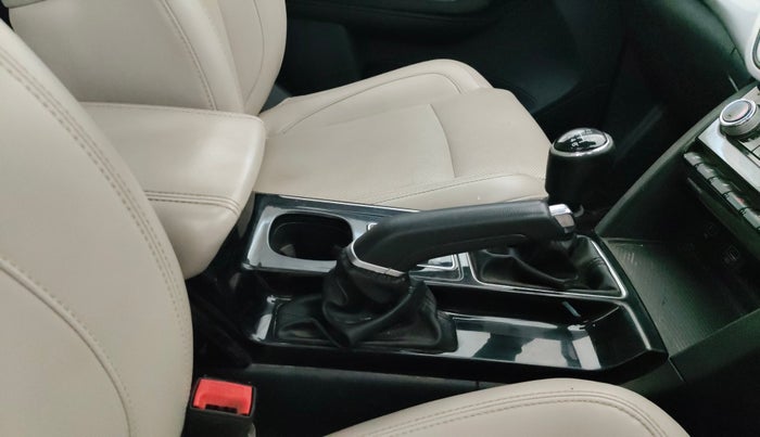 2022 Mahindra XUV700 AX 7 D MT 7 STR, Diesel, Manual, 83,111 km, Gear Lever