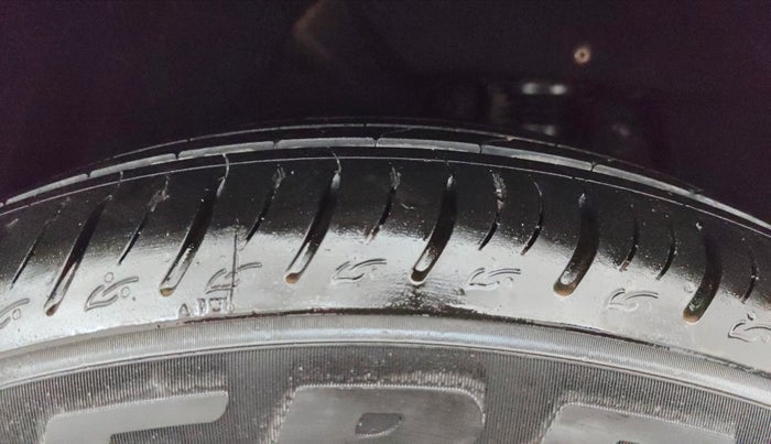 2022 Mahindra XUV700 AX 7 D MT 7 STR, Diesel, Manual, 83,111 km, Left Rear Tyre Tread