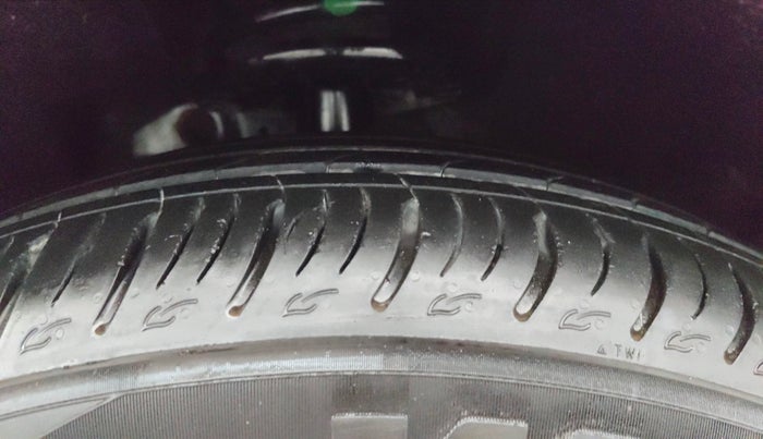 2022 Mahindra XUV700 AX 7 D MT 7 STR, Diesel, Manual, 83,111 km, Right Front Tyre Tread