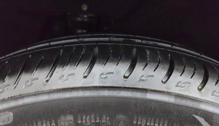 2022 Mahindra XUV700 AX 7 D MT 7 STR, Diesel, Manual, 83,111 km, Right Rear Tyre Tread