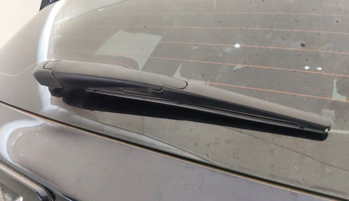 2022 Mahindra XUV700 AX 7 D MT 7 STR, Diesel, Manual, 83,111 km, Rear Wiper