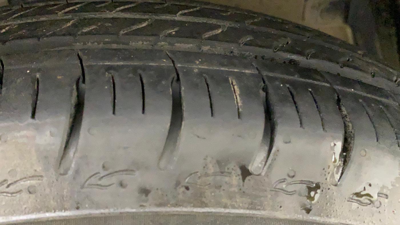 2012 Maruti Swift Dzire VXI, Petrol, Manual, 48,618 km, Right Front Tyre Tread