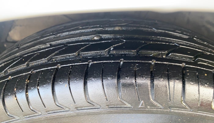 2019 Maruti Dzire LXI, Petrol, Manual, 63,060 km, Left Front Tyre Tread