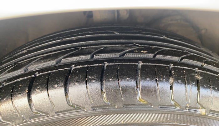2019 Maruti Dzire LXI, Petrol, Manual, 63,060 km, Right Front Tyre Tread