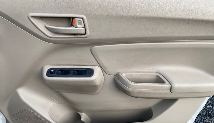 2019 Maruti Dzire LXI, Petrol, Manual, 63,060 km, Driver Side Door Panels Control