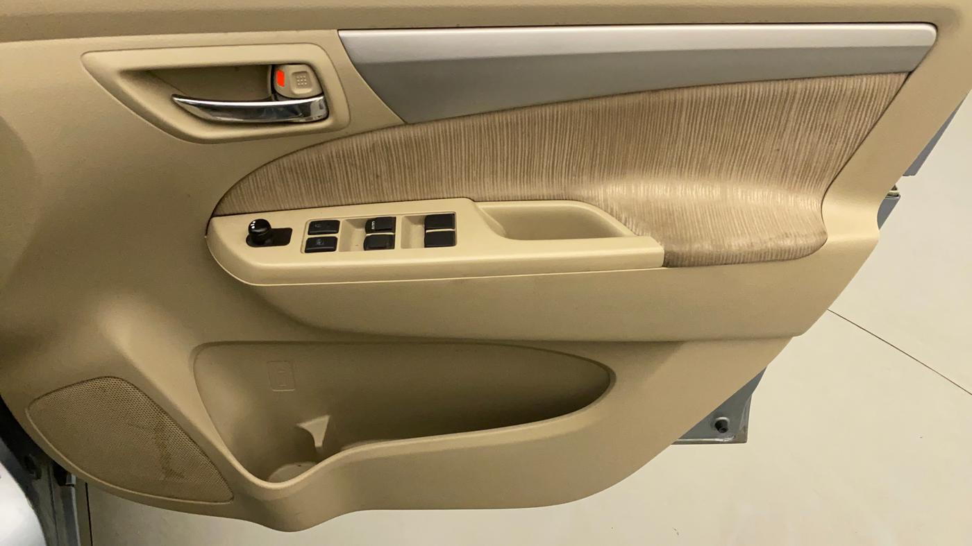 2013 Maruti Ertiga VXI CNG, CNG, Manual, 73,413 km, Driver Side Door Panels Control