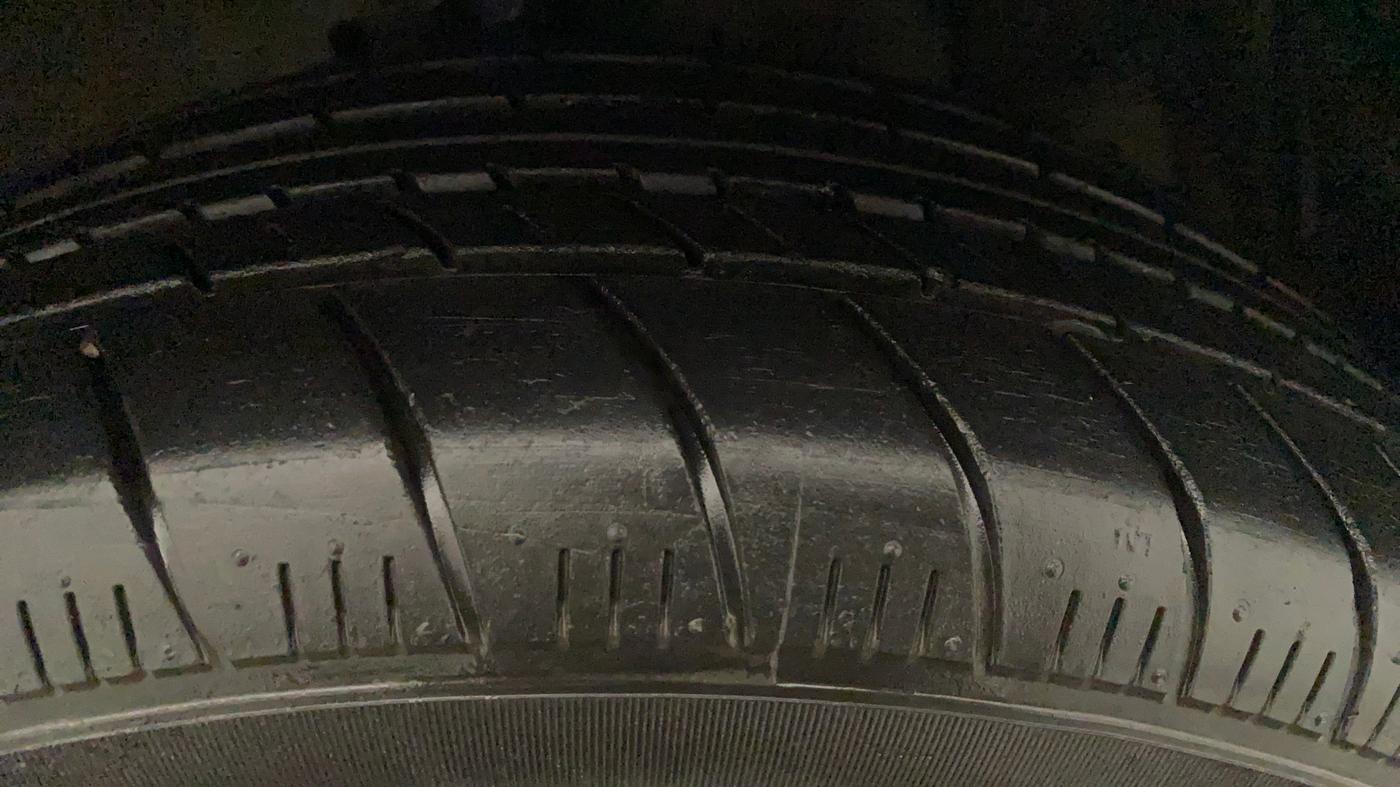 2013 Maruti Ertiga VXI CNG, CNG, Manual, 73,413 km, Right Front Tyre Tread