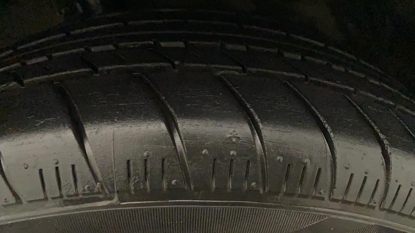 2013 Maruti Ertiga VXI CNG, CNG, Manual, 73,413 km, Left Front Tyre Tread