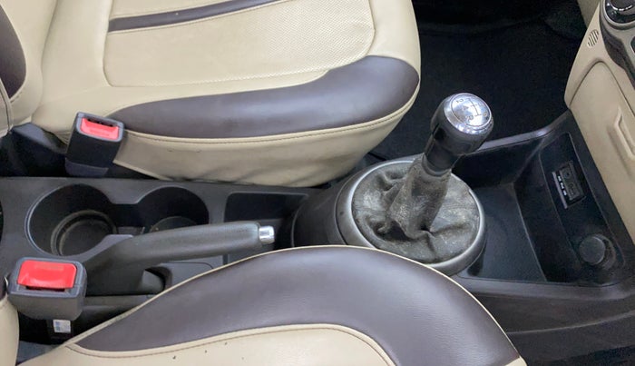 2013 Hyundai i20 SPORTZ 1.2, Petrol, Manual, 98,565 km, Gear Lever